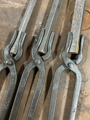 3 short pairs of light duty tongs