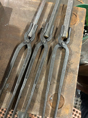 3 short pairs of light duty tongs