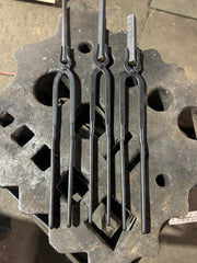 3 short pairs of light duty tongs