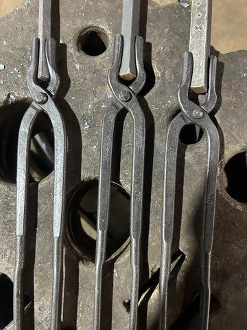 3 short pairs of light duty tongs